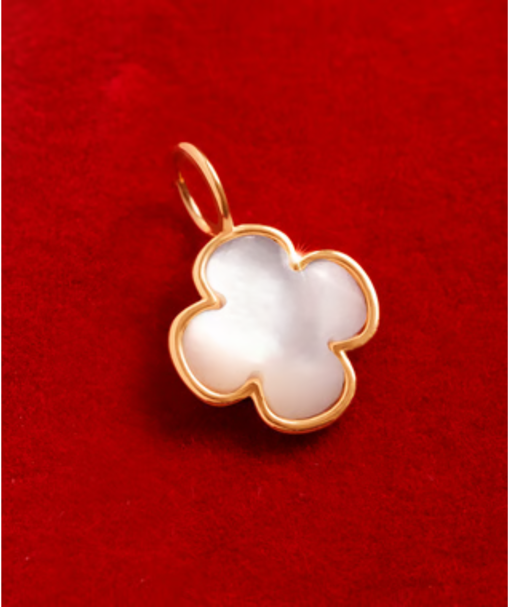 Women's earrings round gold with clover-shaped mother-of-pearl pendant, Lilou