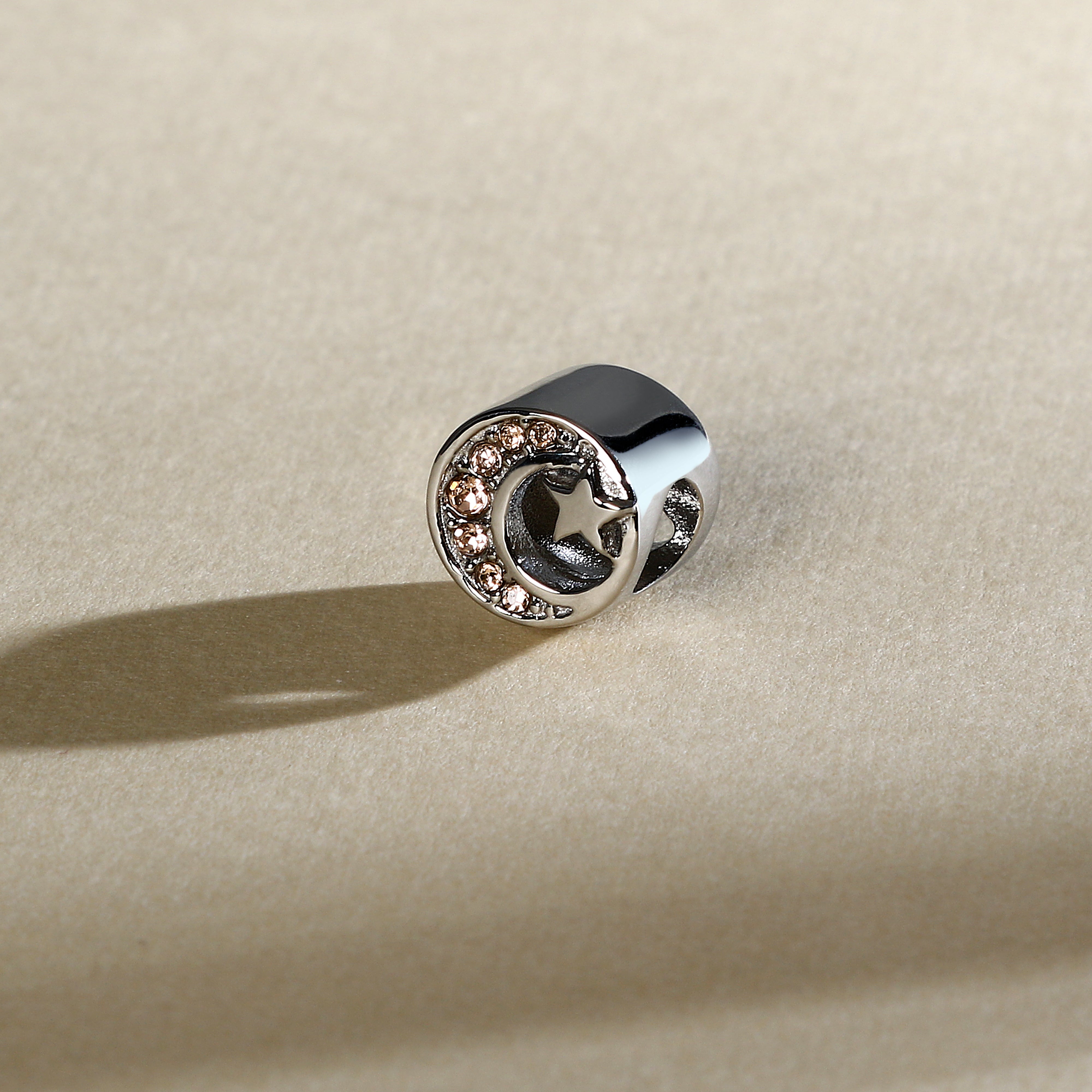 Talisman de dama in forma de semiluna, MORELLATO