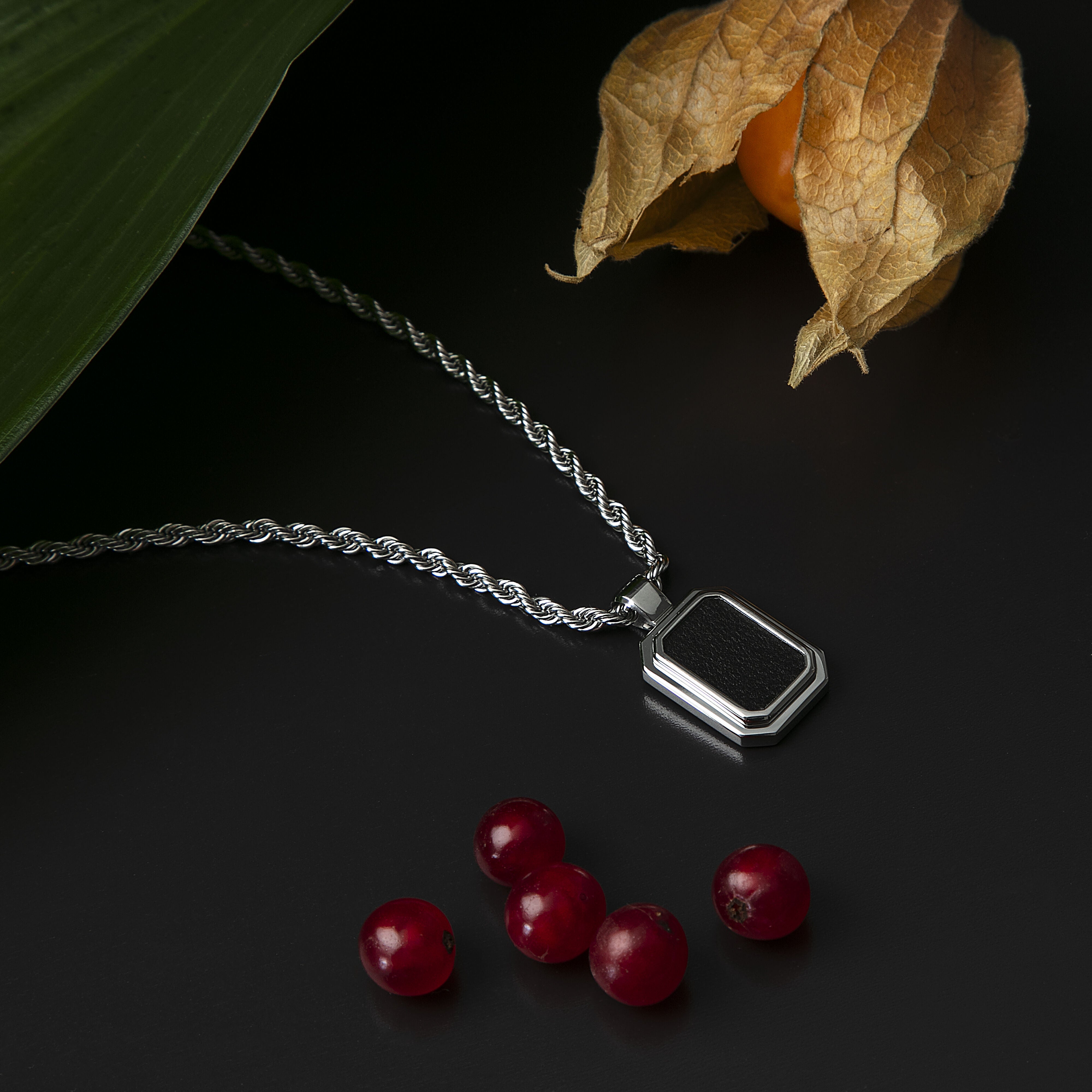 Colier bărbătesc T-Leather din oțel inoxidabil cu piele neagră, Trussardi