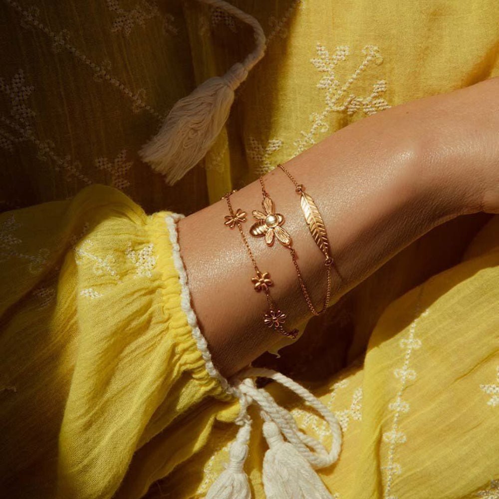 Women's bracelet with feather gold - plated 18k, adjustable 16 cm + 3 cm extension, engravable, Lilou - Adjustable Bracelets - 115/25/BR/16/Z - Lilou - Tessora