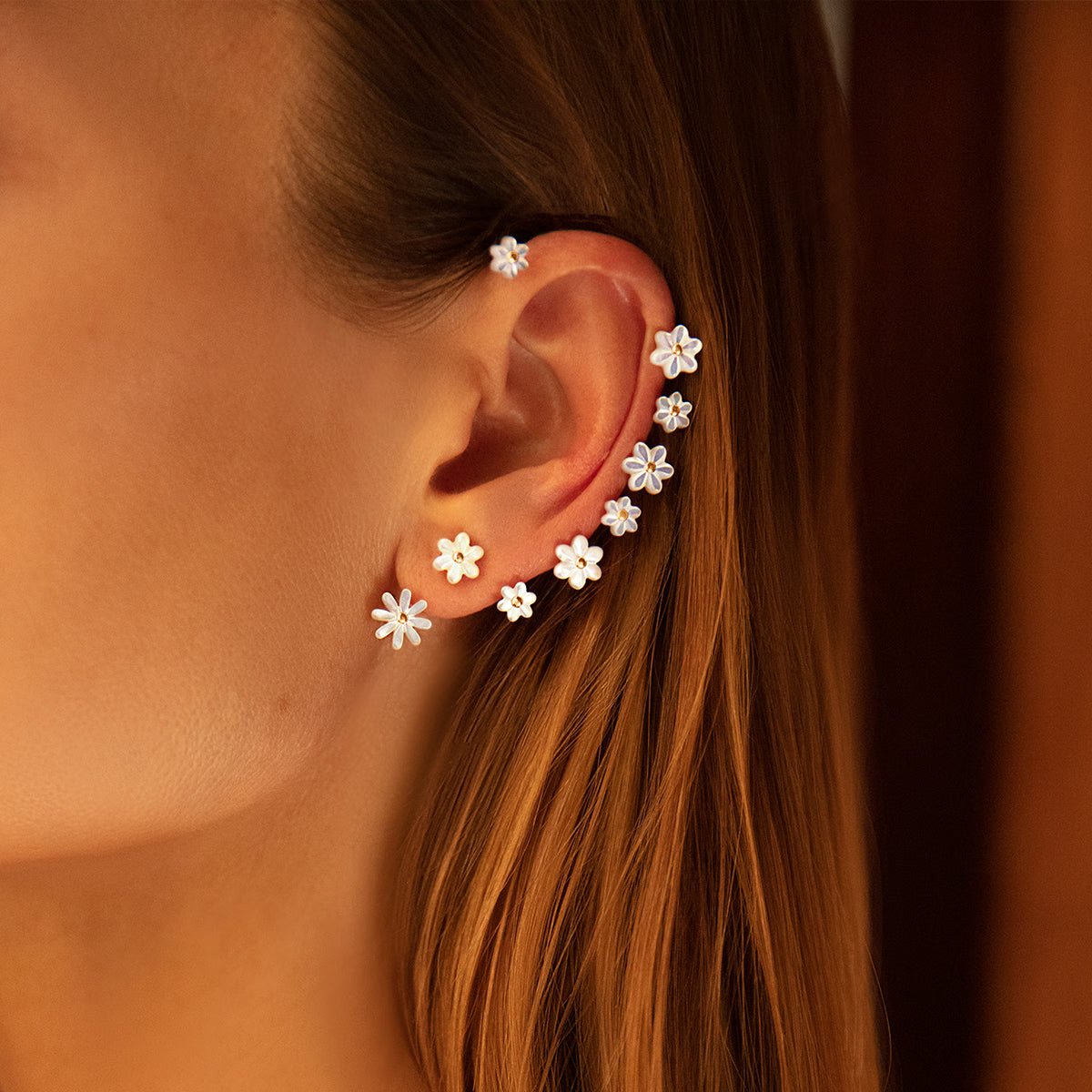 Cercei tip ear cuff Flowers de 10 cm cu sidef usor, dreapta, placati cu aur - Cercel individual - 125/100/KOL/JMP/PRA/PO - Lilou - Tessora